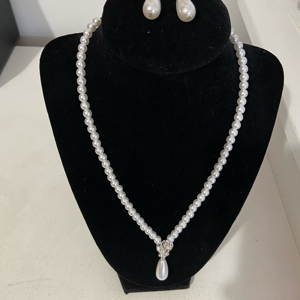 White Pearl Necklace and Earring Set